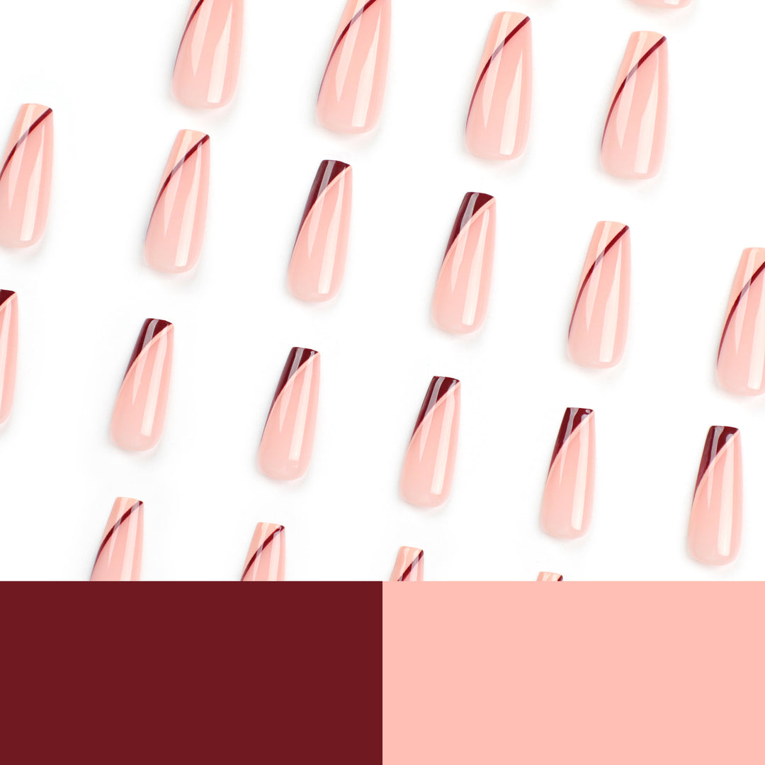 Kunstvolle Stiletto-Nägel mit eleganten Farbverlauf und geometrischen Akzenten Karnz