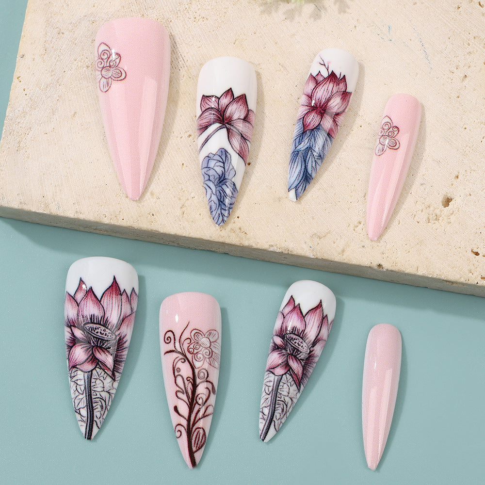 Kunstnägel im floralen Design Karnz