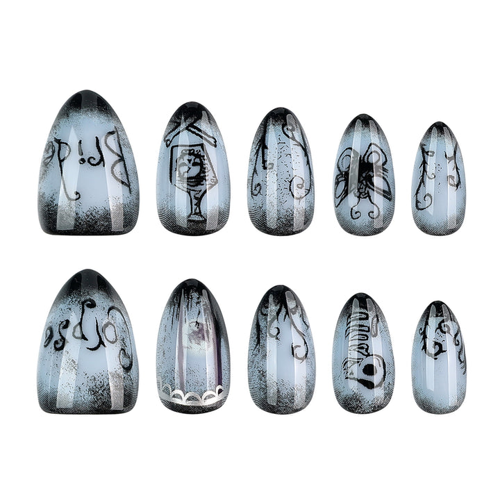 Kreative Halloween Nagelkunst im Gothic-Stil Karnz