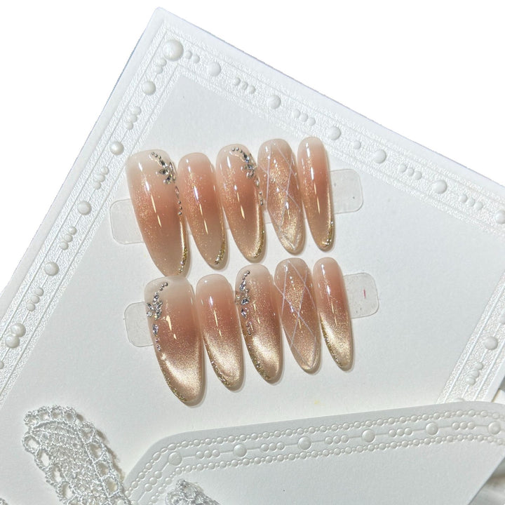 Glamouröses Stiletto Press-On Nail Set mit Strassakzenten Karnz