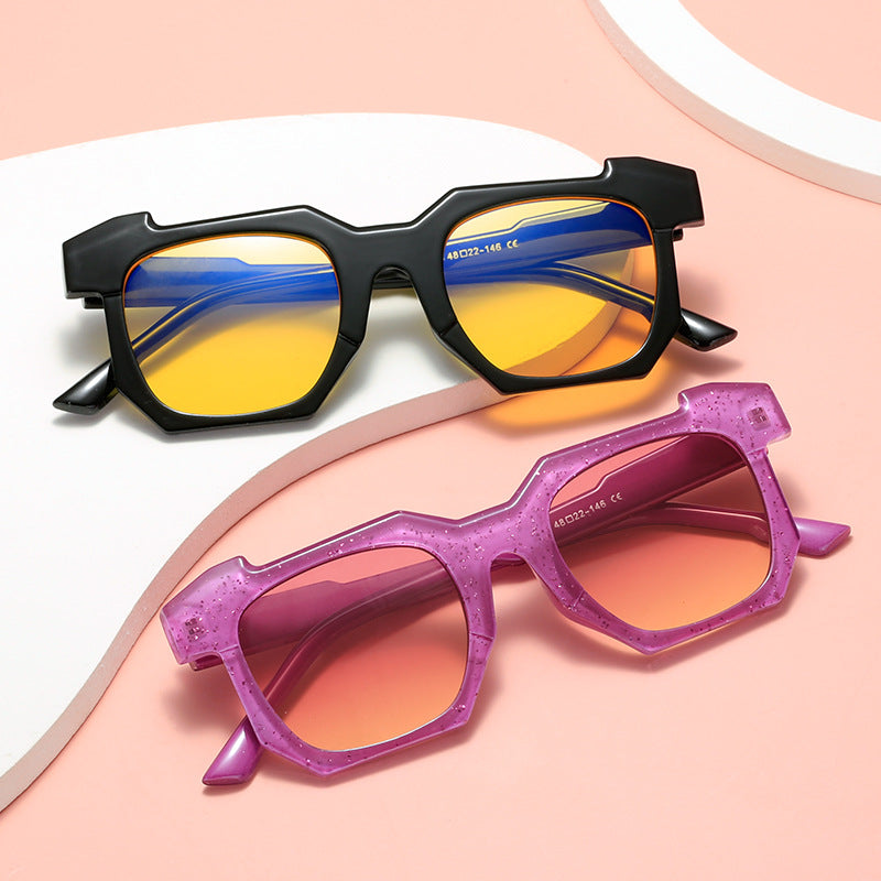 Damen geometrische Sonnenbrille mit markantem, hochwertigem Kunststoffrahmen Karnz