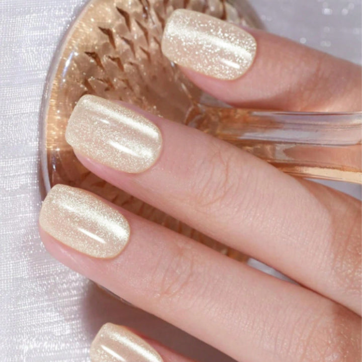 Glitzer-infused Press-On Nagelkunst Karnz