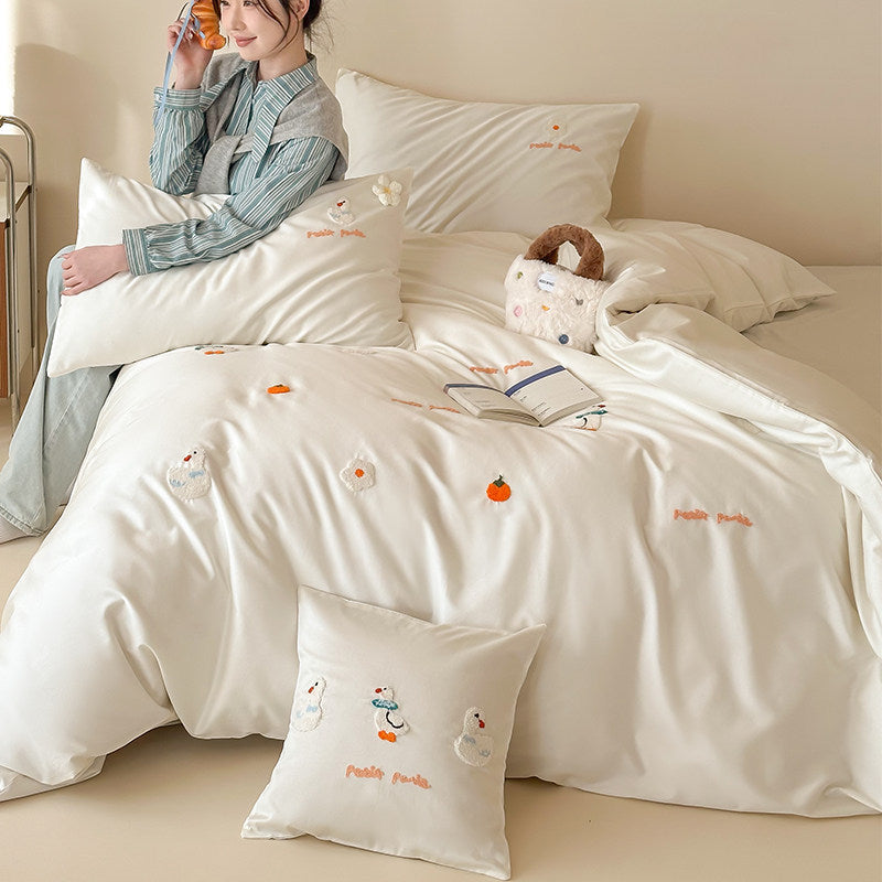 Umkehrbare bestickte Baumwollsatin Bettbezug Set mit verspielten Mini-Applikationsmotiven und Oxford Kissenbezügen