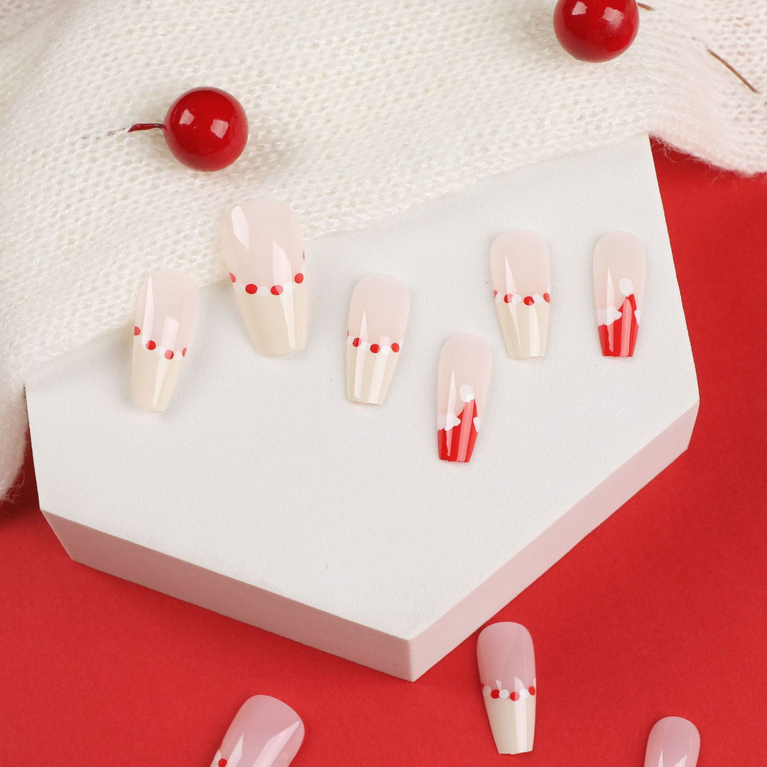 Künstliche Nagelverlängerungen mit festlichem Weihnachtsdesign Karnz