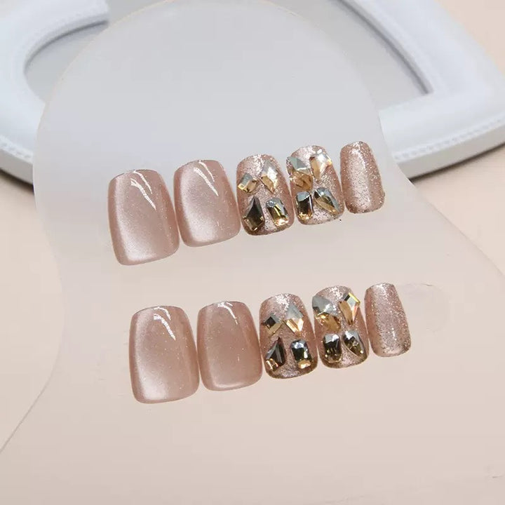 Glitter Nagelset mit luxuriösen Steinverzierungen Karnz
