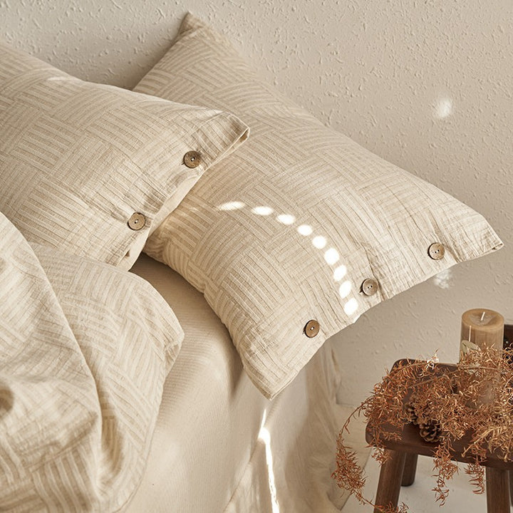 Bettwäsche-Set aus Leinenoptik mit Naturholz-Knopfverschluss und feiner Struktur