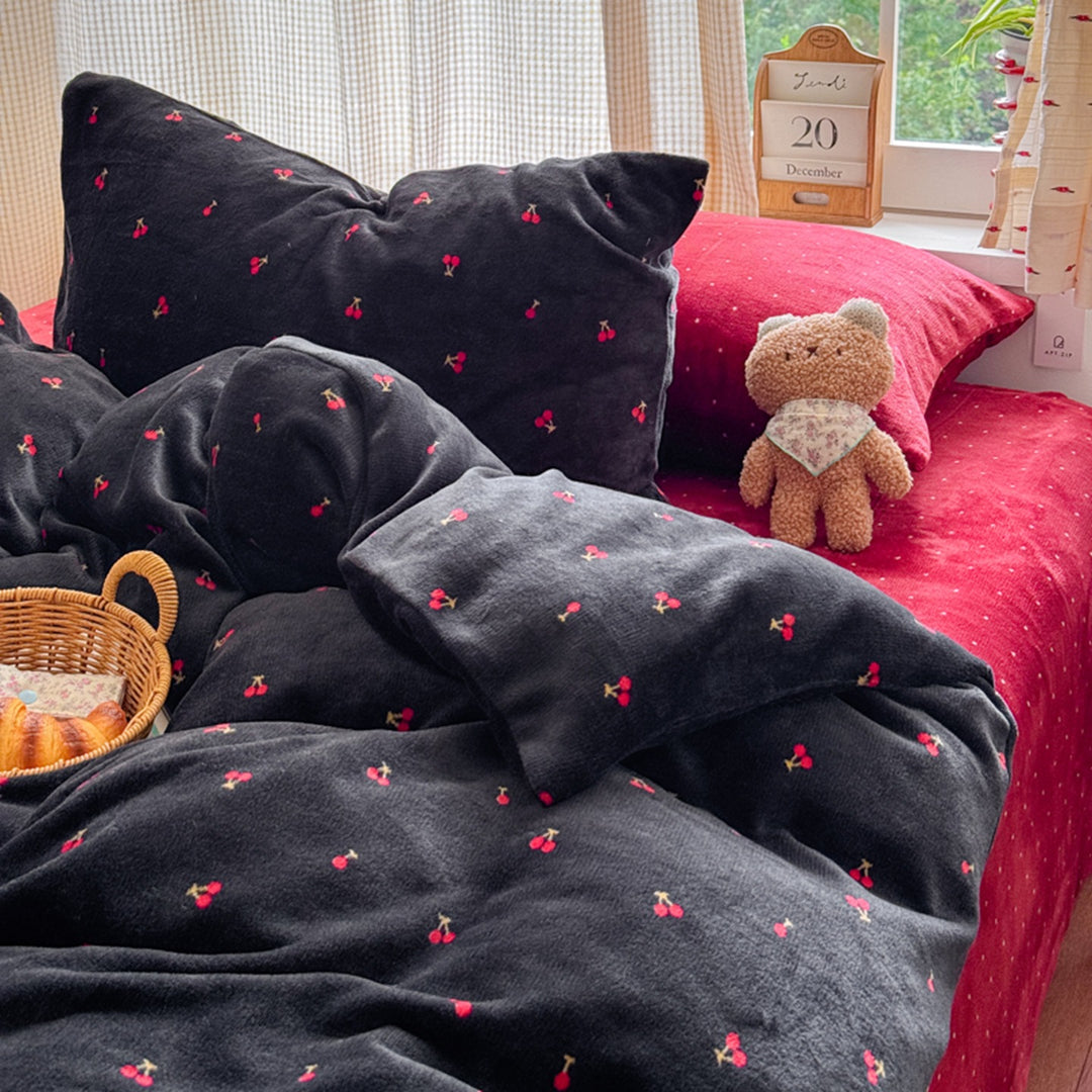 Umkehrbare Floral Flanell Bettbezug Set mit Punktmuster Spannbettlaken und Kissenbezügen