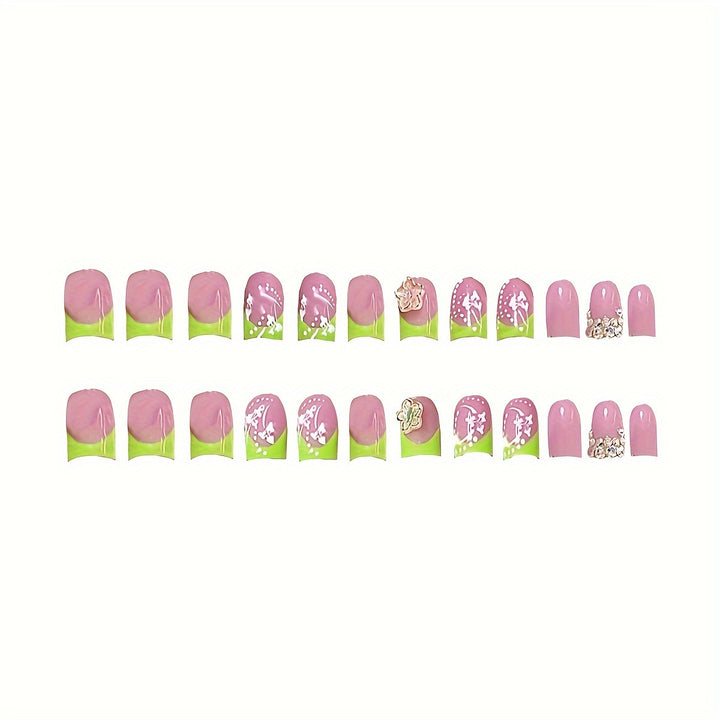 Dekoratives Nagelkunstset mit floralen und Strassakzenten Karnz