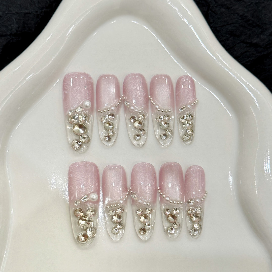 Elegantes, mit Kristallen verziertes Press-On-Nagelset