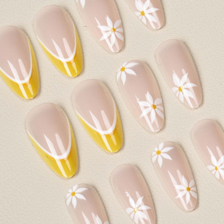 Elegante florale Nagelkunst