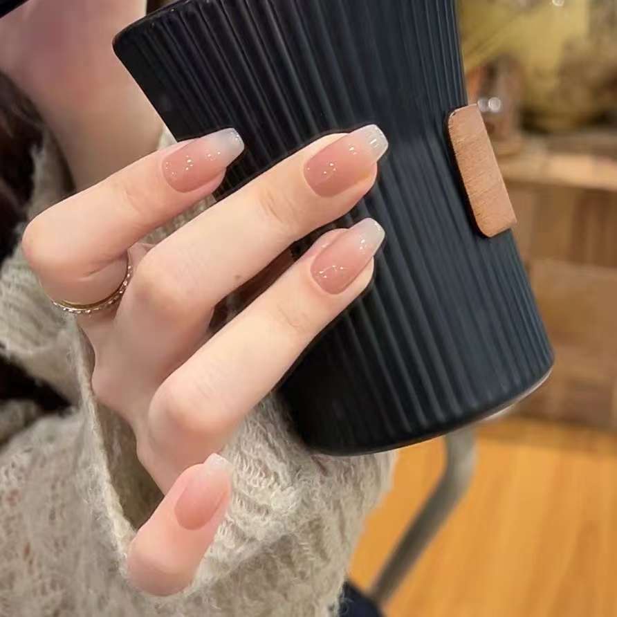 Elegante Ombre-Nagelspitzen