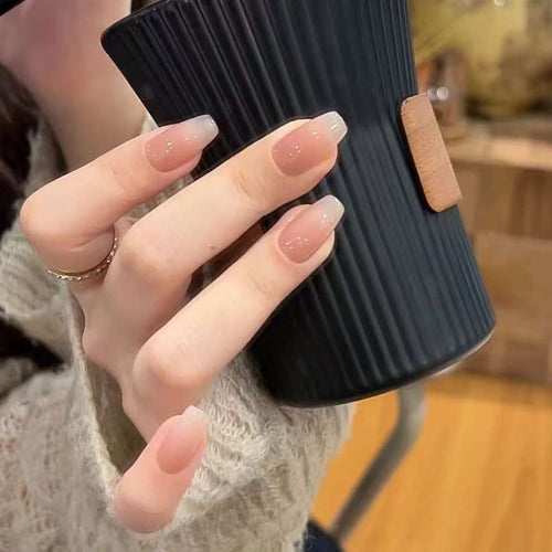 Elegante Ombre-Nagelspitzen