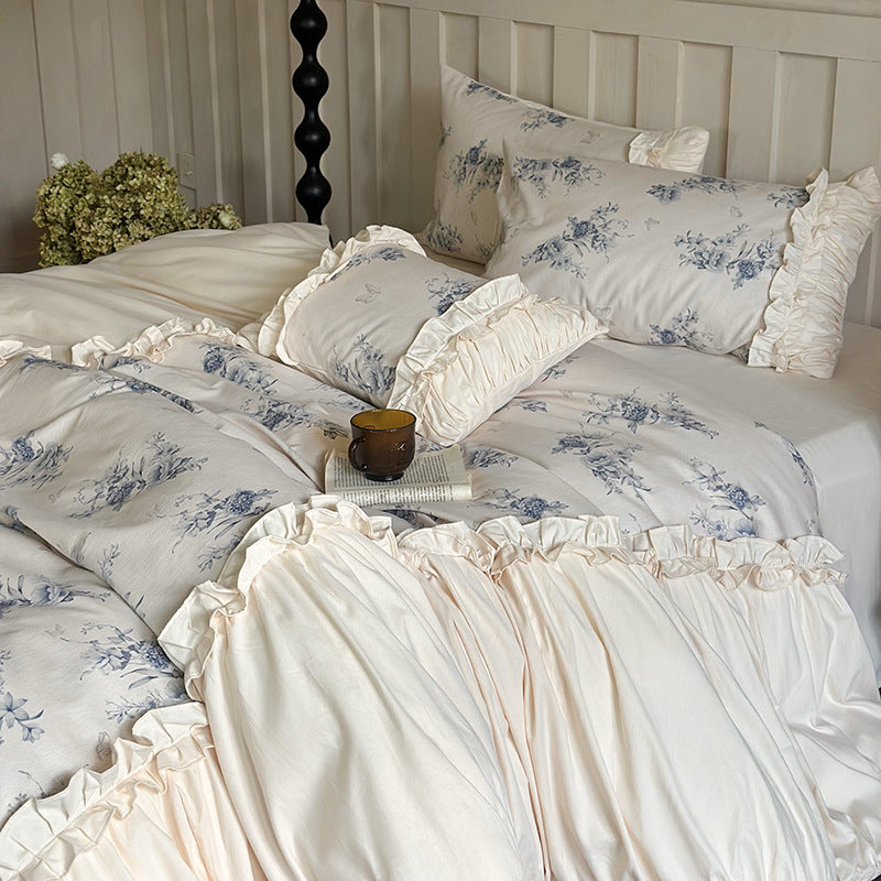 Bettwäsche-Garnitur im Vintage-Floralmotiv mit gerafftem Volant und Schleifen-Kissenhülle