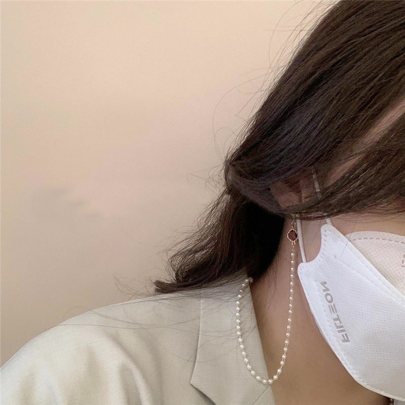 Elegante Perlenkette mit Goldenen Akzenten Karnz