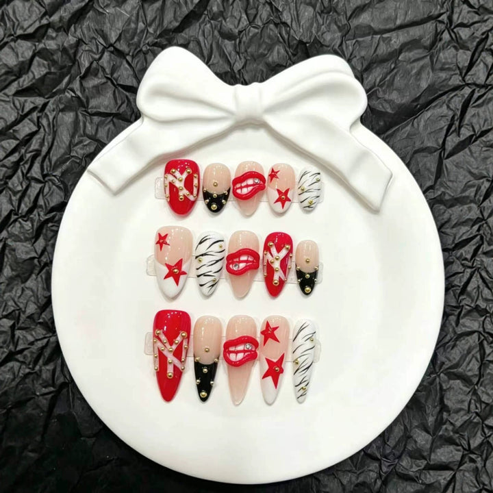 Künstlerisches Press-On Nagelset mit einzigartigen Designs