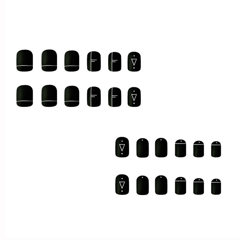 Künstlerisches geometrisches Nageldesign Karnz
