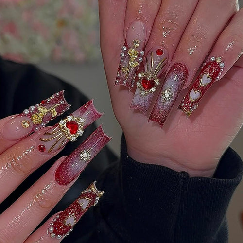 Exquisite Kunstnägel mit Glamourösen Verzierungen Karnz