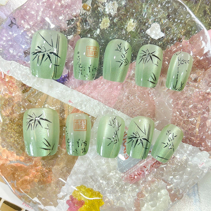 Kunstvolle Nagelspitzen mit Bambus-Motiv Karnz