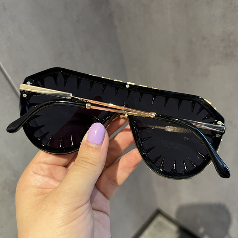 Damen extravagant gestaltete Cat-Eye-Sonnenbrille mit Glitzerakzenten Karnz