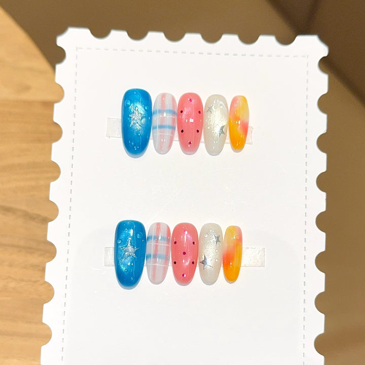Kreatives Kunstnagelset mit Glitzer- und Sternendesign Karnz