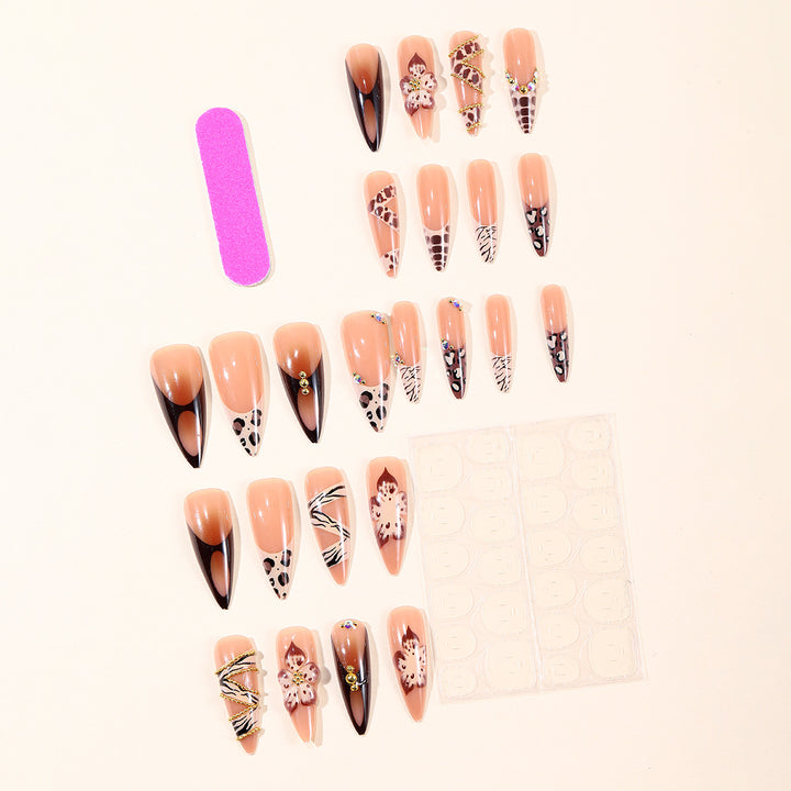 Glamouröses Nageldesign Karnz