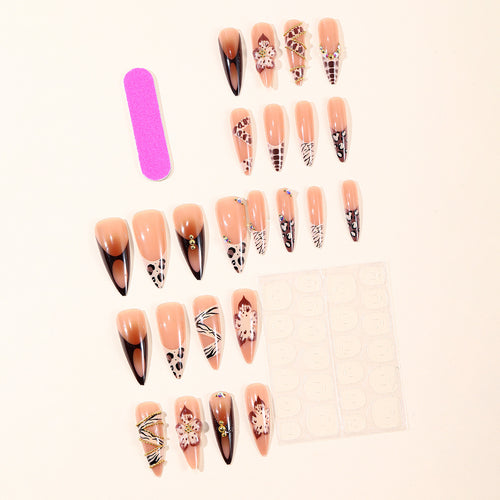 Glamouröses Nageldesign Karnz