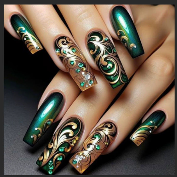 Elegante Kunstnagelverzierung Karnz