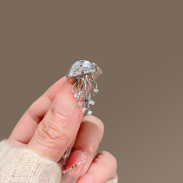 Elegante Quallenbrosche mit Funkelnden Kristallen Karnz