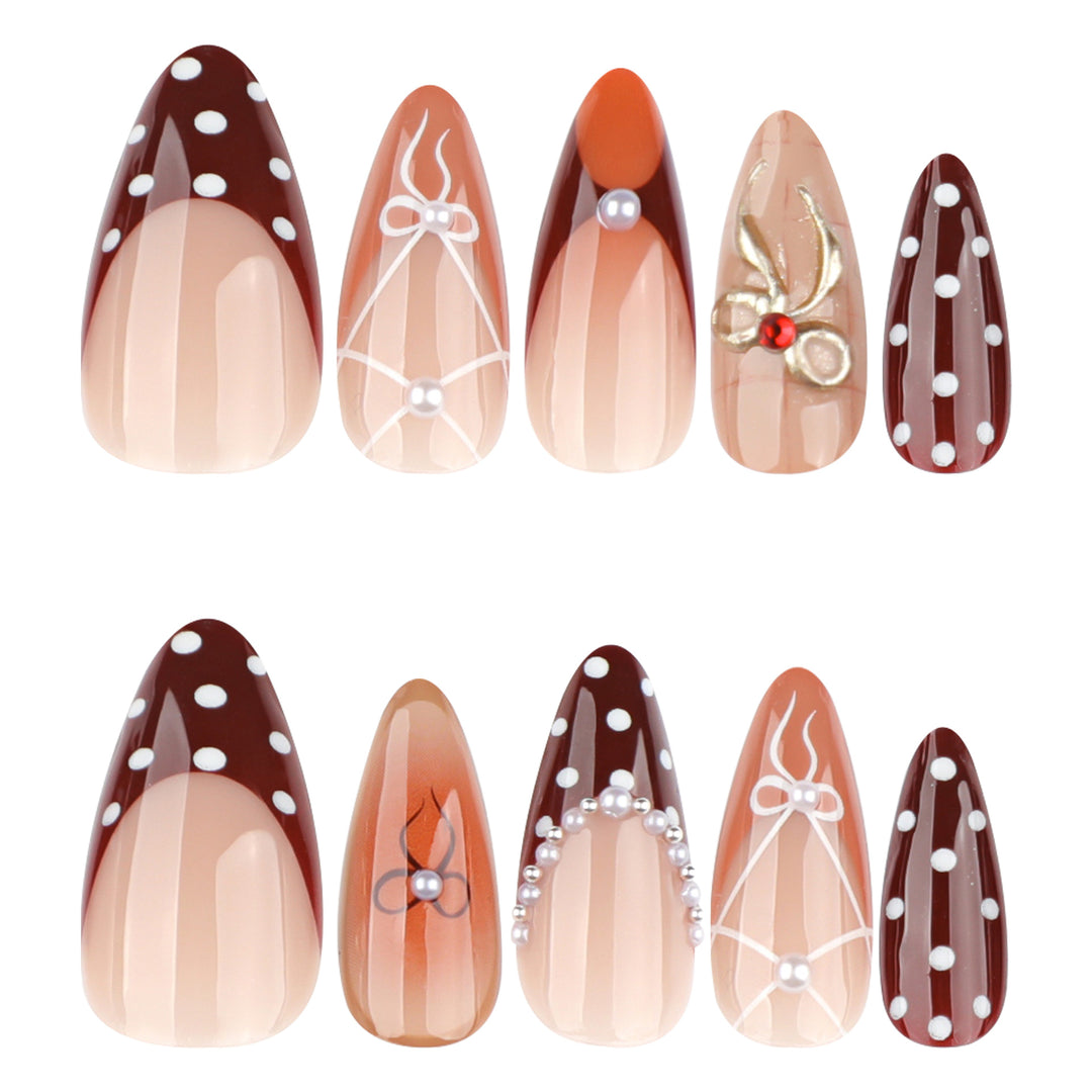 Kunstvolle Stiletto-Nägel im eleganten Design Karnz