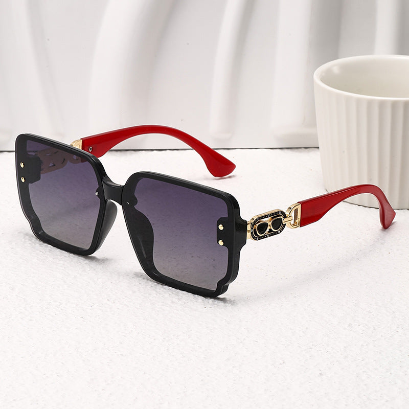 Damen oversized Sonnenbrille mit eleganten goldenen Details Karnz