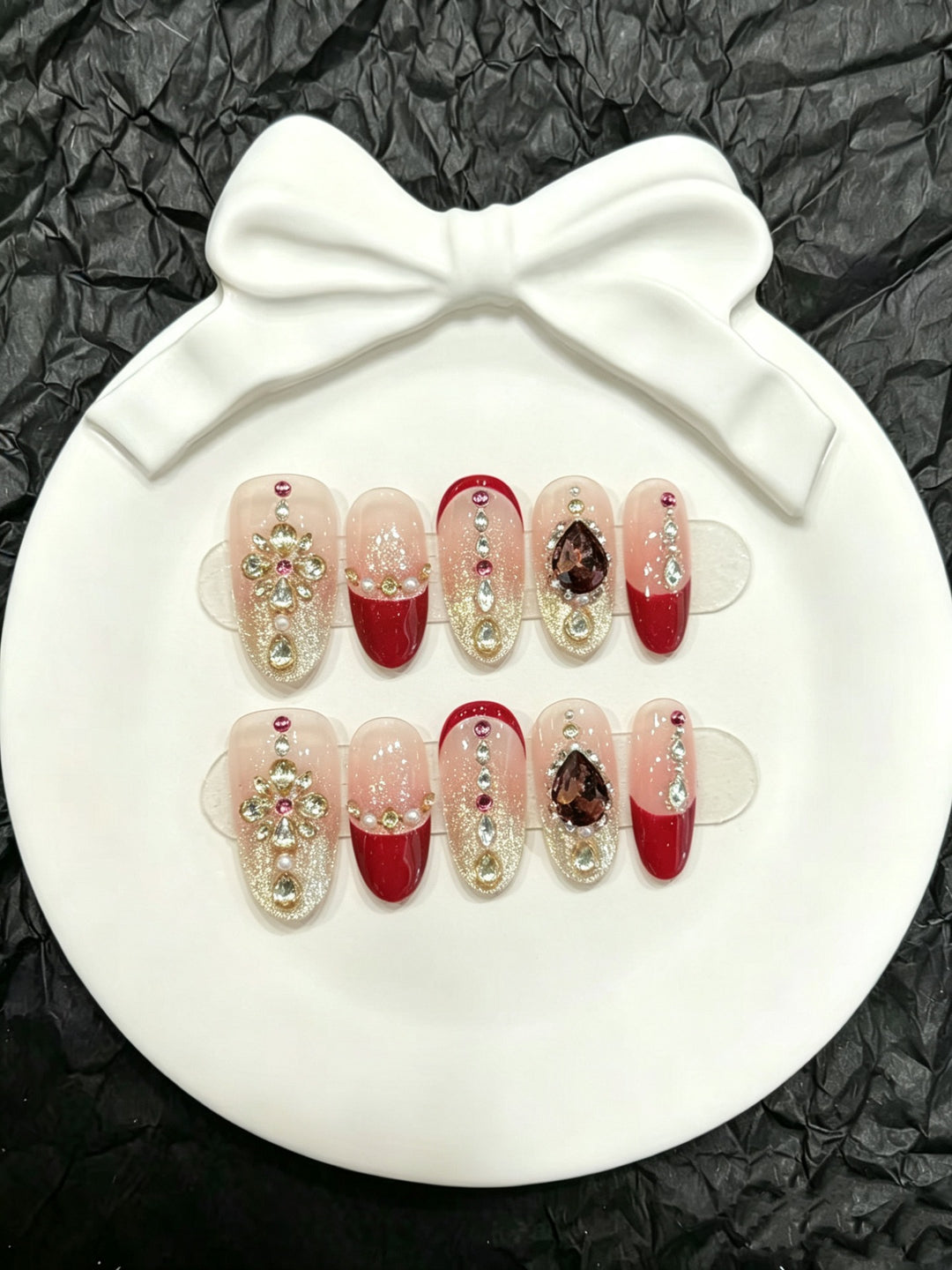 Glamouröse mit Kristallen verzierte Press-On Nagelset