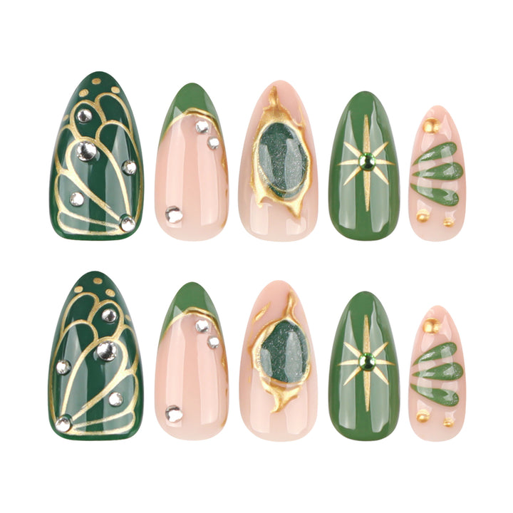Kunstvolle Nagelverlängerungen mit elegantem Gold- und Grünglanz Karnz