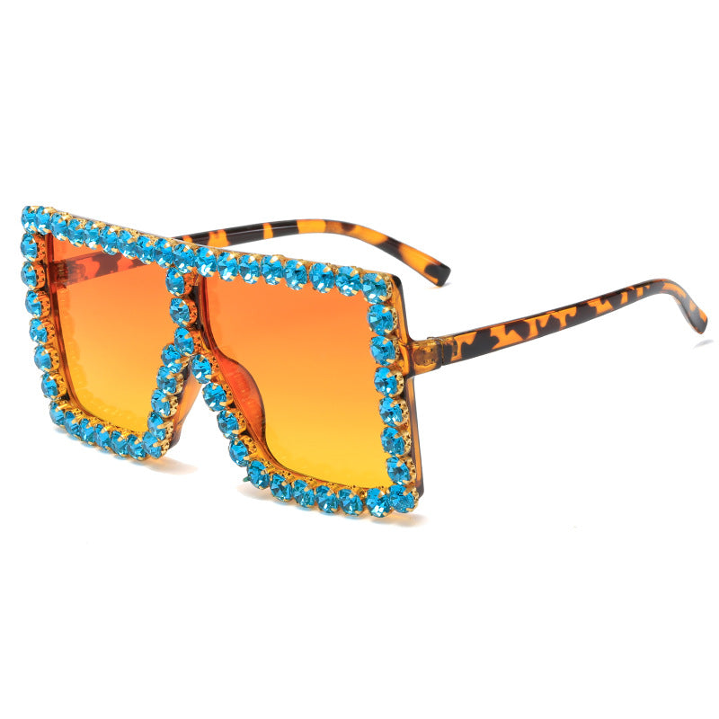 Damen auffällige quadratische Sonnenbrille mit funkelnden Applikationen Karnz