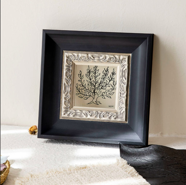 Wandkunst mit ornamentalem Rahmen
