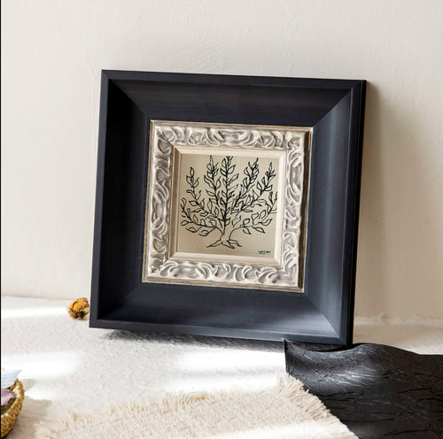 Wandkunst mit ornamentalem Rahmen