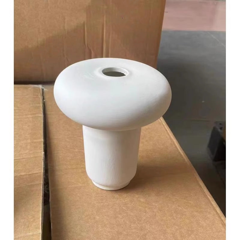 Skulpturale pilzförmige matte Keramiktischvase mit Fußbasis