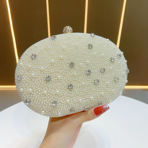 Perlenverzierte Abend-Clutch