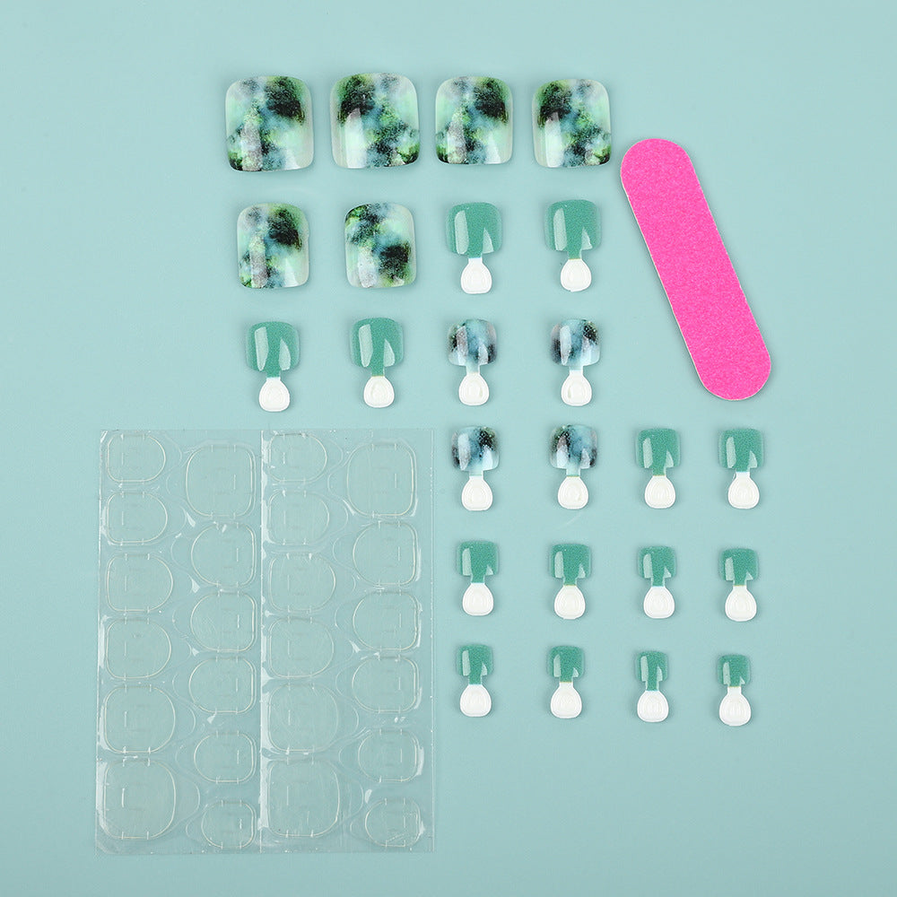 Kreatives Nagelset mit einzigartigen Mustern Karnz
