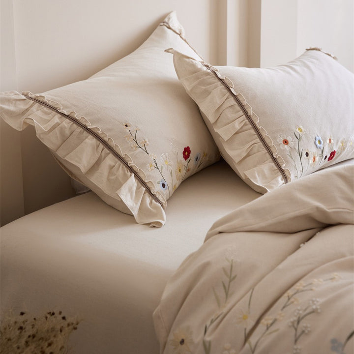 Bettwäsche-Set aus Baumwoll-Leinen mit floraler Stickerei und Volantkante
