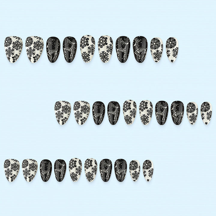 Kunstnägel im einzigartigen winterlichen Design mit Schnee- und Rentiermotiven Karnz