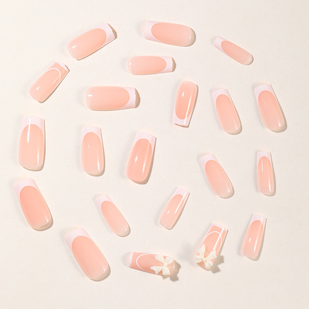 Elegante French Tip Nagelverlängerungen Karnz