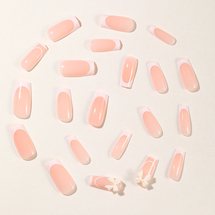 Elegante French Tip Nagelverlängerungen Karnz