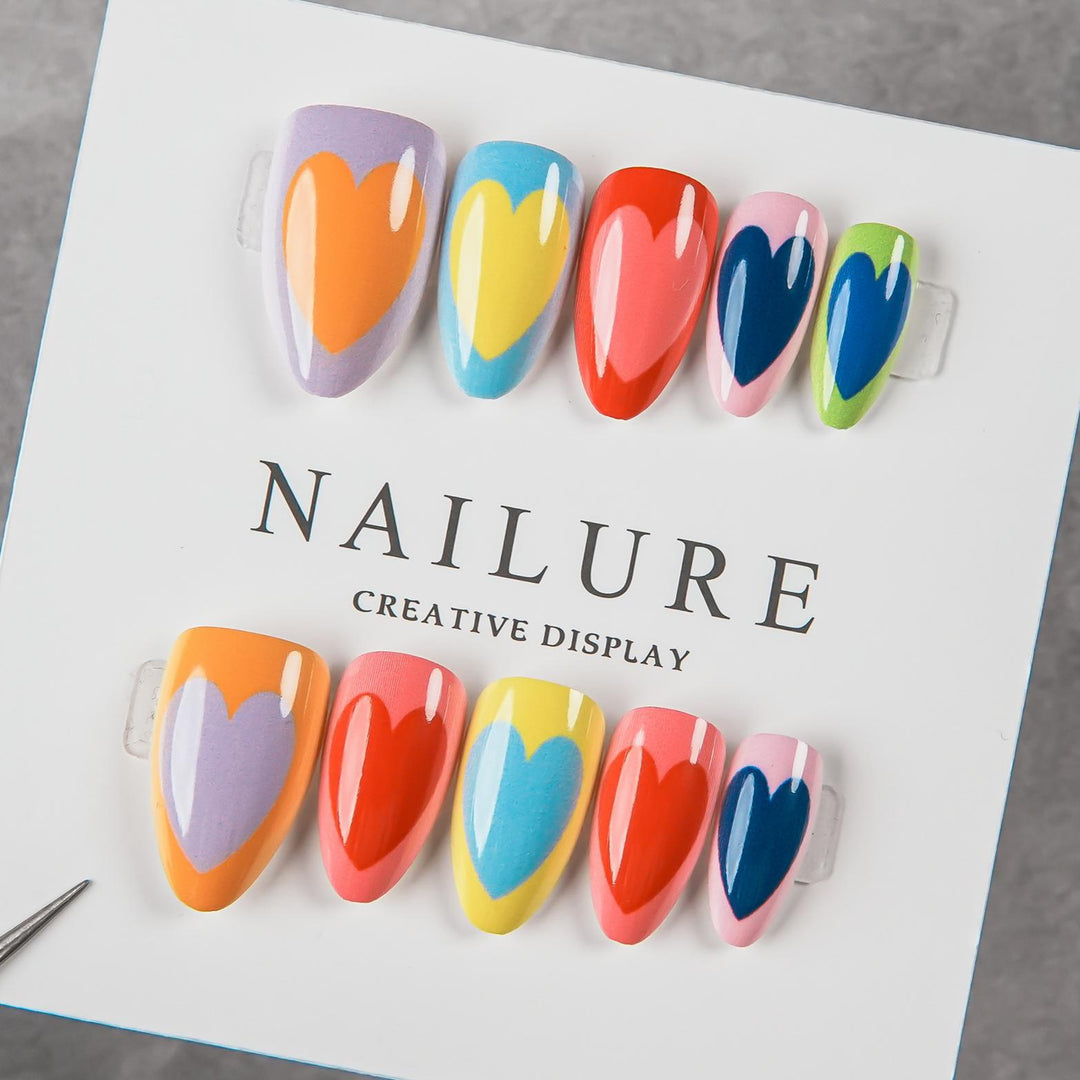 Kreatives Herzdesign Press-On Nagelset
