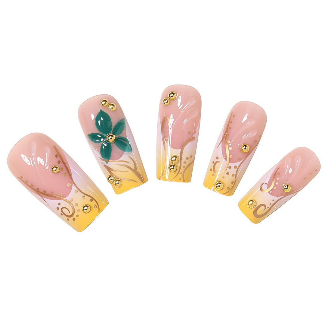 Elegante florale Nagelverlängerungen Karnz