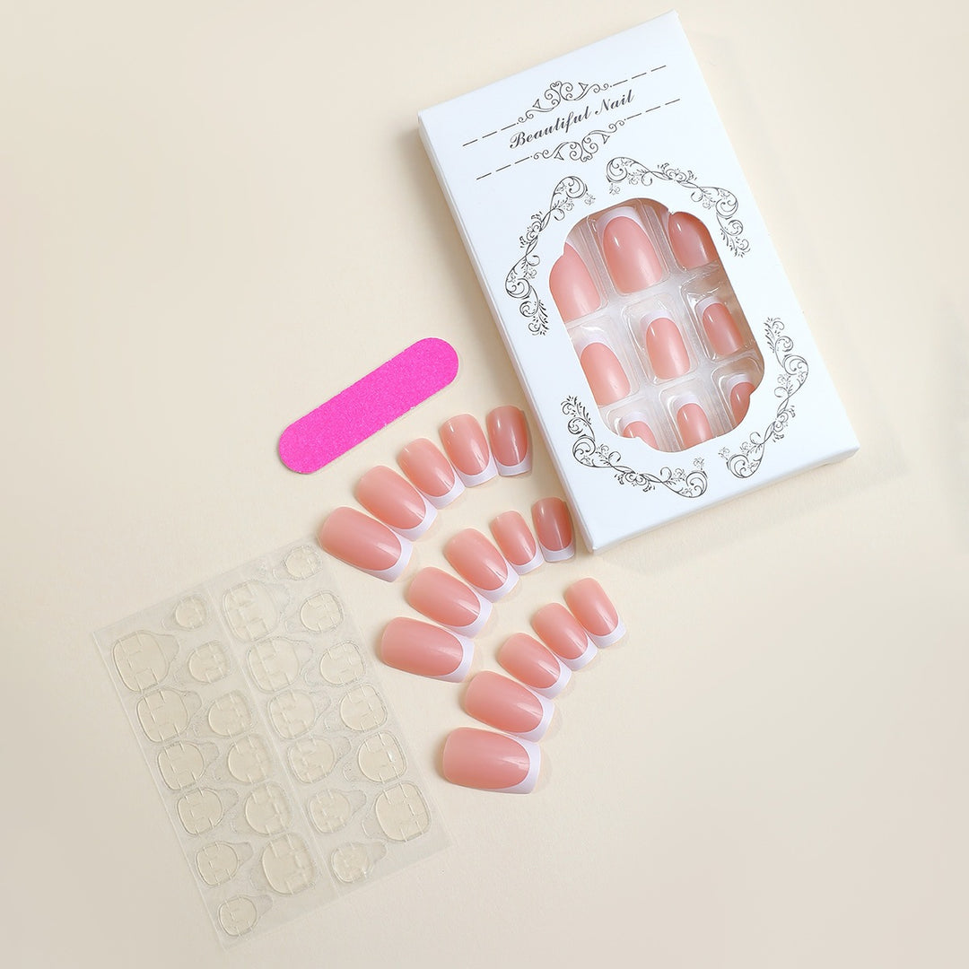 Kunstnagelset mit elegantem French-Design Karnz