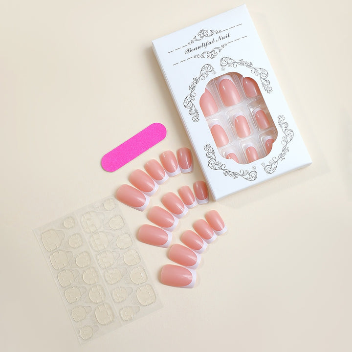 Kunstnagelset mit elegantem French-Design Karnz
