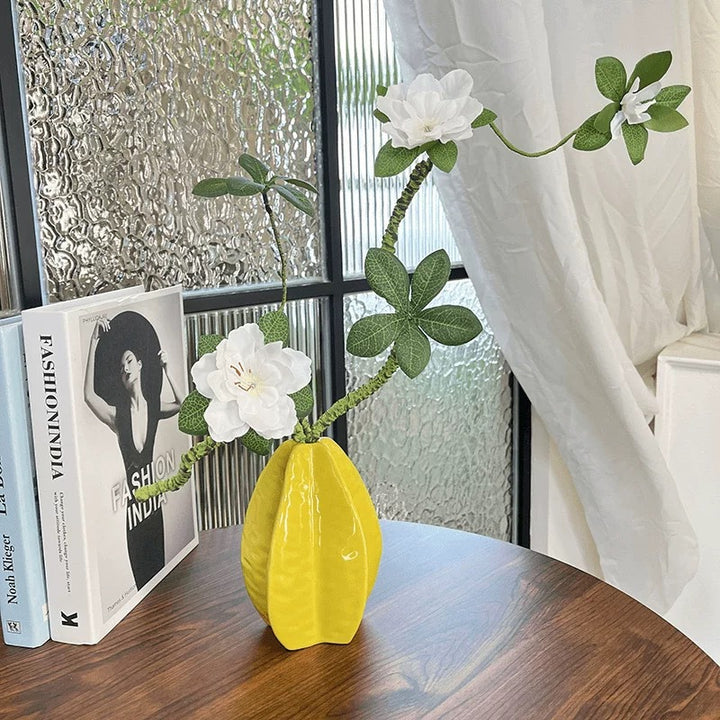 Künstliches Blumenarrangement