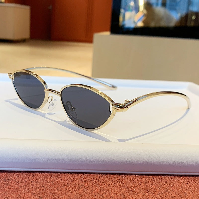 Damen Designer-Sonnenbrille mit elegantem Metallgestell und schützenden Gläsern Karnz