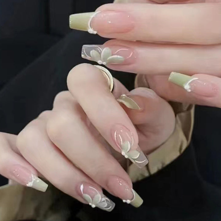 Blumenverzierte Acryl-Nagelkunstverlängerungen