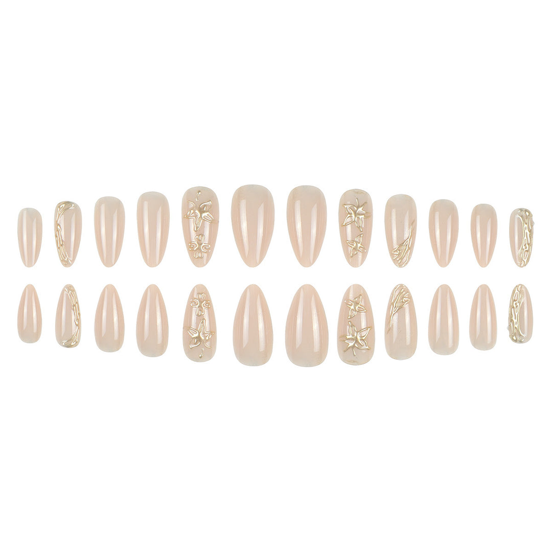 Elegante Stiletto Nagelkunst Karnz
